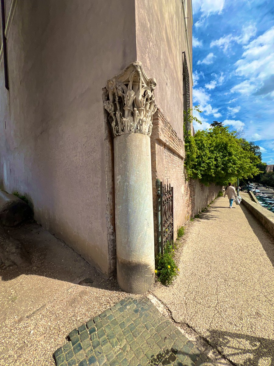 Angoli di #Roma con colonna antica Il Pincio
