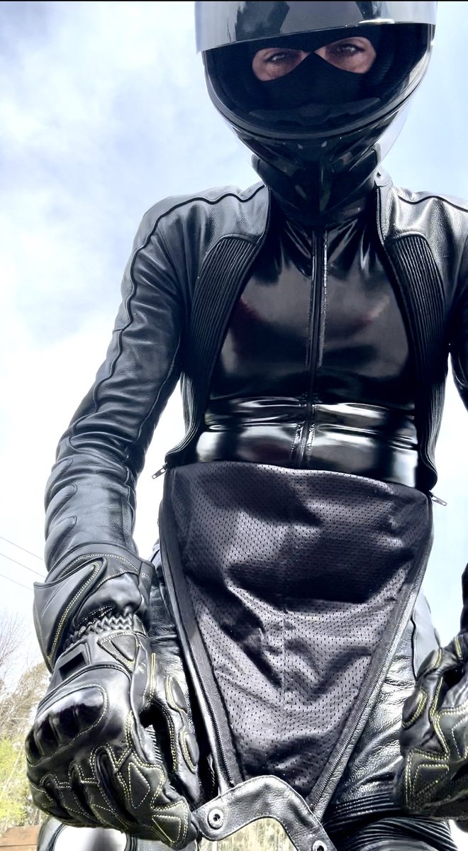 Sometimes just the sight of eyes makes me a little hornier in suit 😈