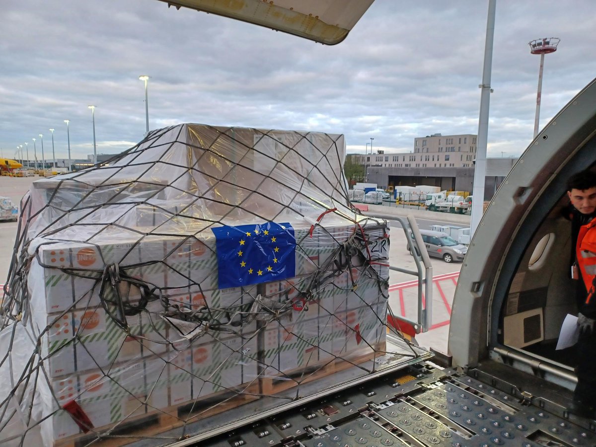Since last October, our commitment to support Palestinians in need in #Gaza led us to organise 51 🇪🇺 humanitarian air bridge flights and deliver over 2100 tonnes of aid - an operation that involved joint efforts with our humanitarian partners and EU Member States.