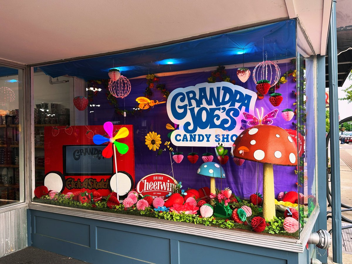 eroetter's tweet image. Good Morning &amp;amp; Happy Friday • Remember the best way to predict the future is to create it • Have a Fantastic Day!! #positivevibes #createit #friday #washyourhands