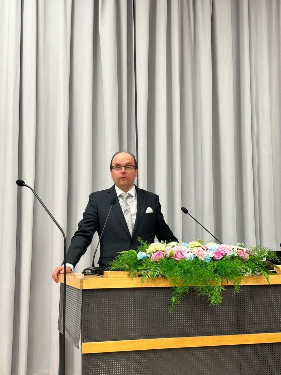 Tänään <a href="/VAMKtweets/">VAMK</a> valmistujaiset! Menestystä matkan kaikille valmistuville va. rehtorin puheen myötä!