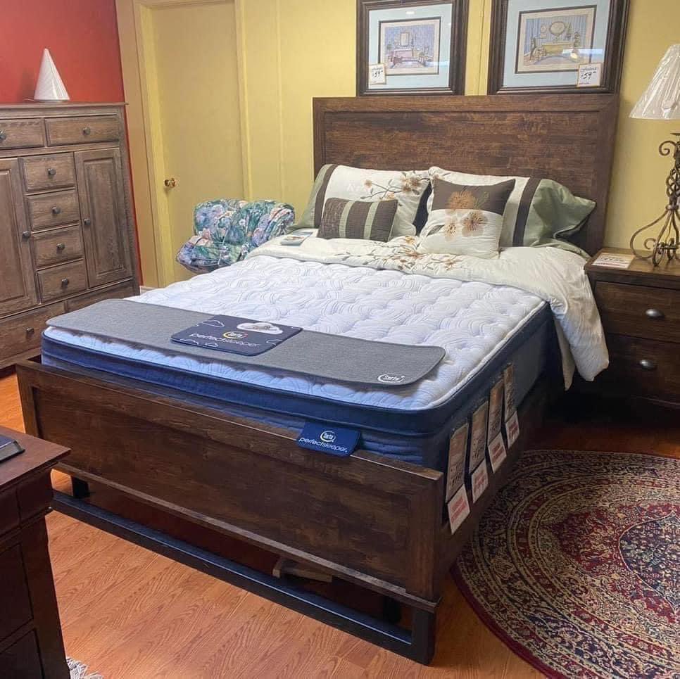 SPRING SAVINGS - BEDROOM FURNITURE

A good design should look aesthetically pleasing, but also it should provide support and comfort for the good night's sleep.
👉 Ask in store for details!

#Guelph #CustomFurniture #GuelphFurniture #FurnitureSale #SpringSavings #BedroomFurniture