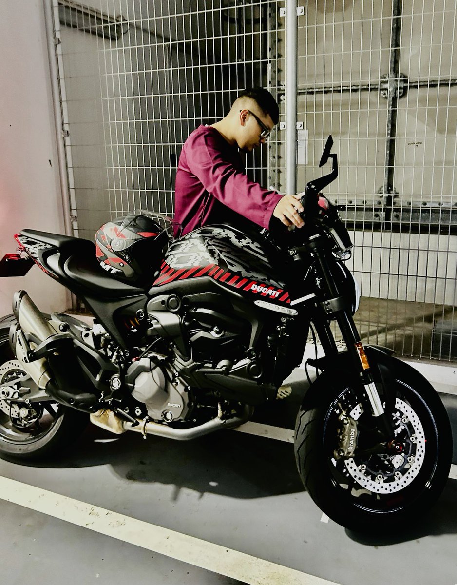emmirul's tweet photo. Monster 937!
#ducati #Monster937 https://t.co/cAxoJ7TLfW