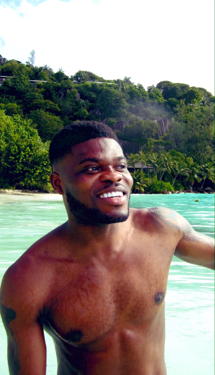 🚨 Thomas Partey on a beach holiday with his family. He’s being heavily linked with leaving Arsenal this summer 🇬🇭 🐙