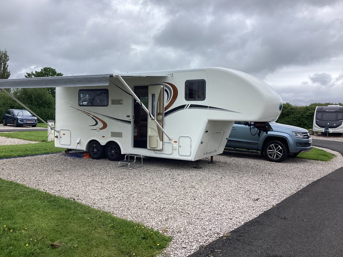 In anticipation of the tiny patch of blue getting bigger….  The  awning  has  been  deployed…