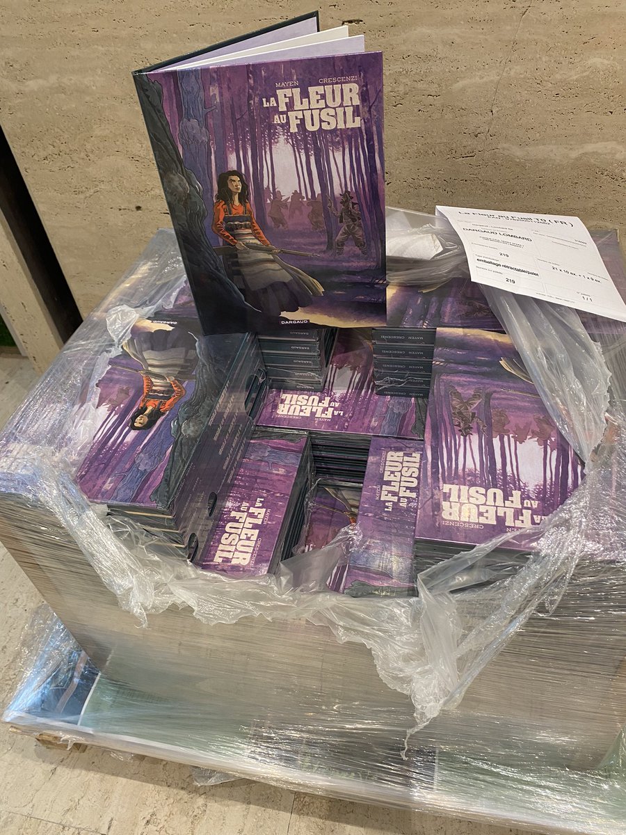 On vient de nous livrer le très beau : La Fleur au Fusil …
Sortie en librairie le 7 Juin !
<a href="/EditionsDargaud/">Editions Dargaud</a> <a href="/ValerieBeniest/">Valérie Beniest</a>