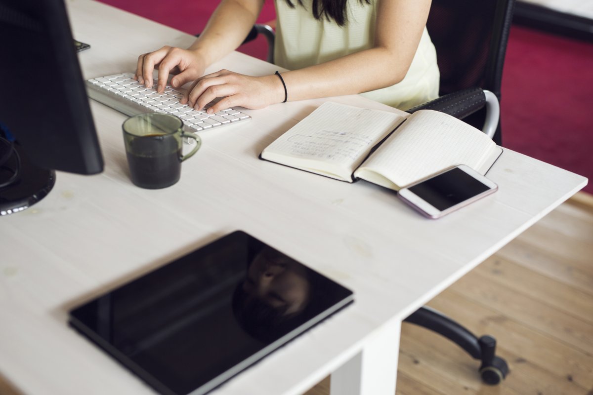 Arbetet med handsökningar och söksträngar för databaser är en del av det arbete som ligger till grund för vilka studier som kommer med i en systematisk forskningssammanställning. Läs om vår metod: skolforskningsportalen.se/inspiration/ar…