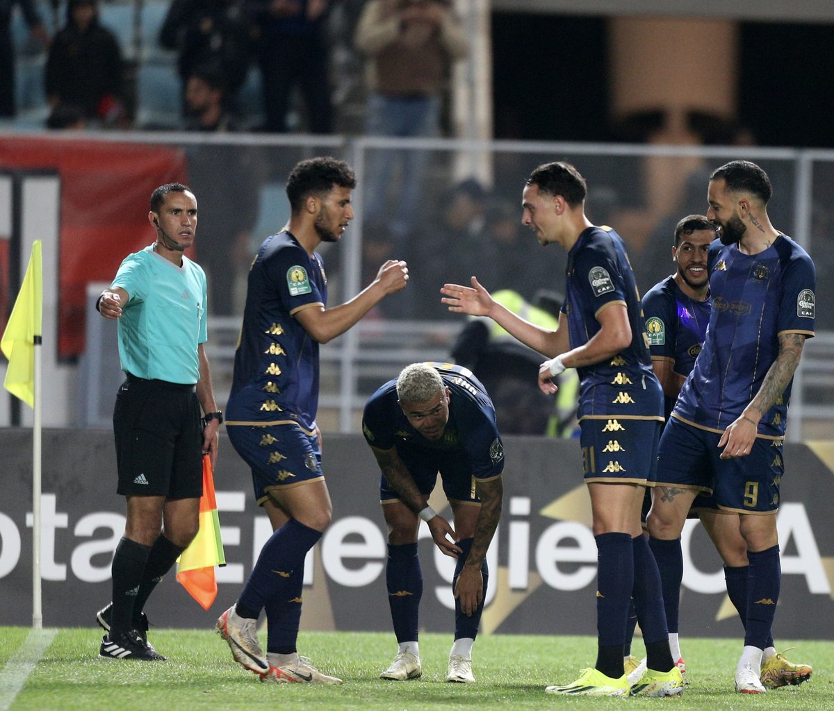 احتفالات يتمنى لاعبي الأهلي والترجي تكرارها في نهائي دوري أبطال إفريقيا 🤩 #TotalEnergiesCAFCL | #FinalCairo