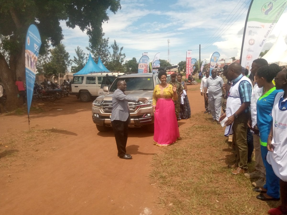 Happening now: A two-day Omugo health camp at Kakindo Health Center IV in Kakumiro district.

This is one of the activities to mark the 30th coronation anniversary of His Royal Majesty Dr. Solomon Gafabusa Iguru I, the Omukama of Bunyoro-Kitara Kingdom.

#AmazonfmUpdates