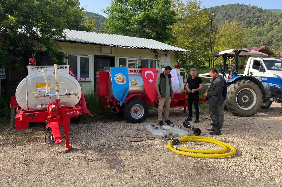 Taşkesti’de su tankerleri köy muhtarlarına teslim edildi. 

ogm.gov.tr/boluobm/haberl…