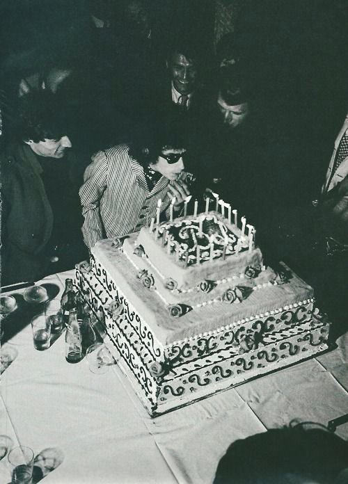 Bob Dylan has birthday, Europe, 1966. 📸: Barry Feinstein. #BobDylan #Dylan #bobbirthday #OnThisDay #83years