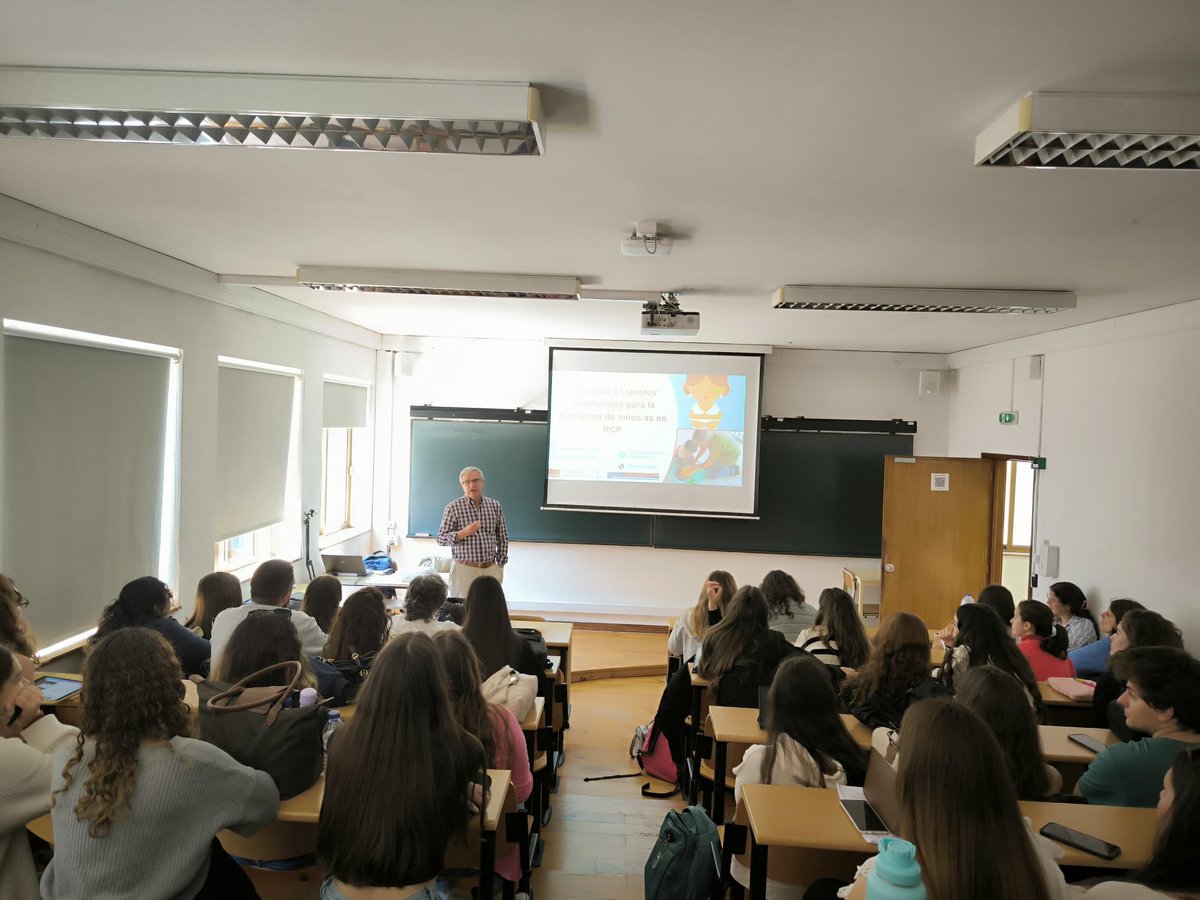 Llanetes visita la Faculdade de Educação do Porto. Nuevos proyectos verán pronto la luz 💡💪🏽💪🏽💪🏽💪🏽
Educando en Reanimación cardiopulmonar!!!!
<a href="/Jrabanaless/">Joseba</a> 
<a href="/Enfermeria_Ab/">Enfermería AB UCLM</a> 
<a href="/cercp/">rcp</a>