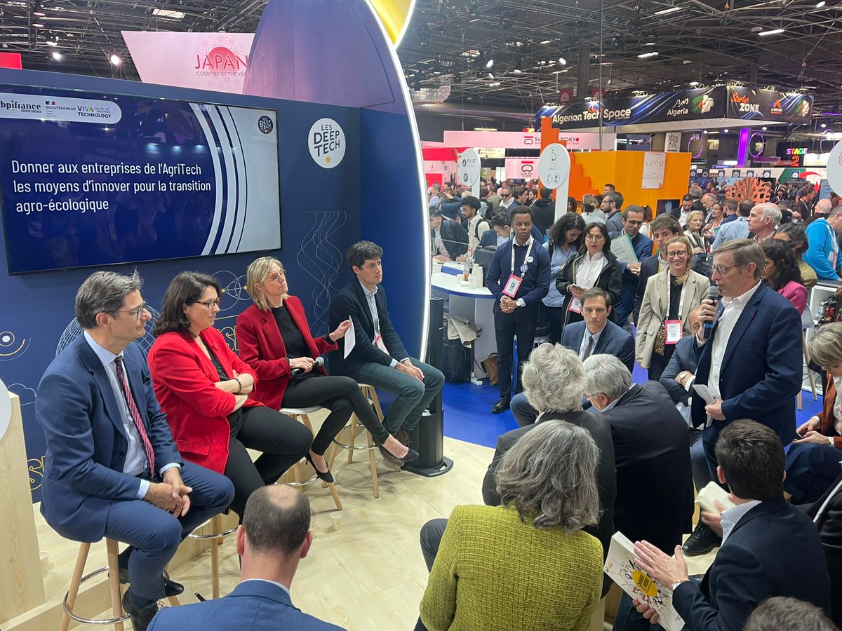 (1/2) A @VivaTech, à l’invitation d’@AgnesRunacher, j’ai rappelé que lorsque les alternatives innovantes aux solutions chimiques sont fiables et économiquement viables, elles sont adoptées par le monde agricole...  #VIVACOOP