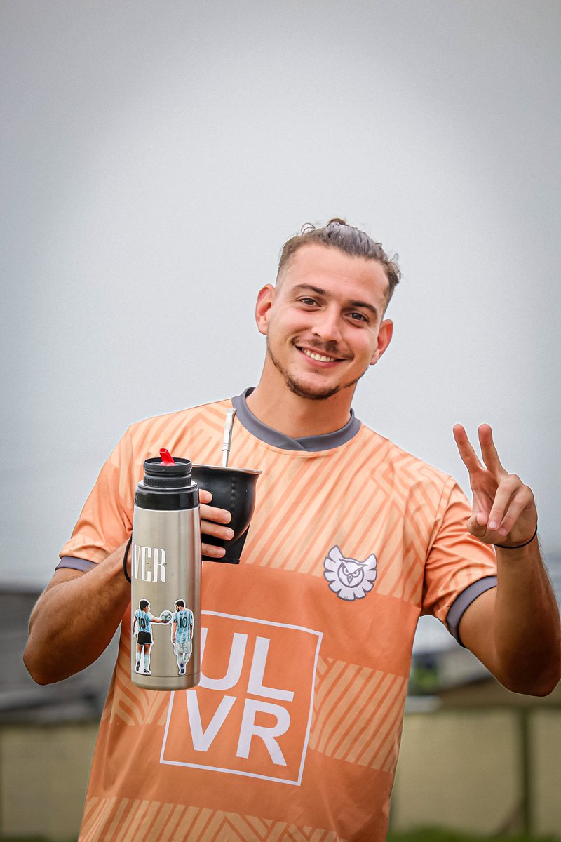 Bandada, disfruten del feriado 🦉 como Azarias disfruta de un buen mate. 🧉😎

#FelizViernes #VamosBúhos