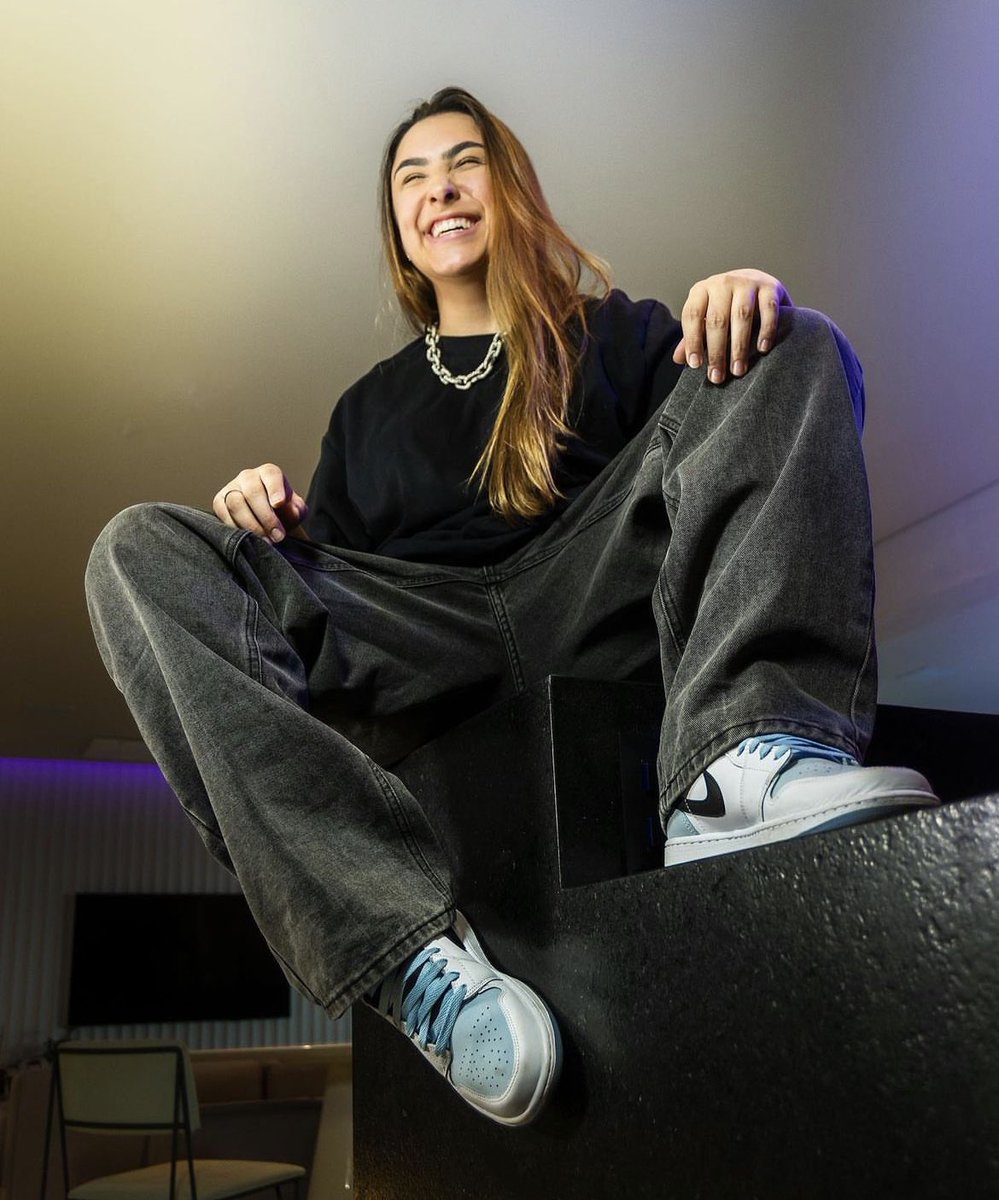 PortalTattoBR's tweet photo. Hoje (24) é aniversário de 24 anos de Bibi Tatto, cantora com milhões de streamings em suas músicas, influenciadora de mais de 30 milhões de seguidores em suas redes sociais e atriz com seu próximo filme entrando em cartaz no próximo mês. Temos orgulho do seu crescimento! https://t.co/HcWJWWEJDj