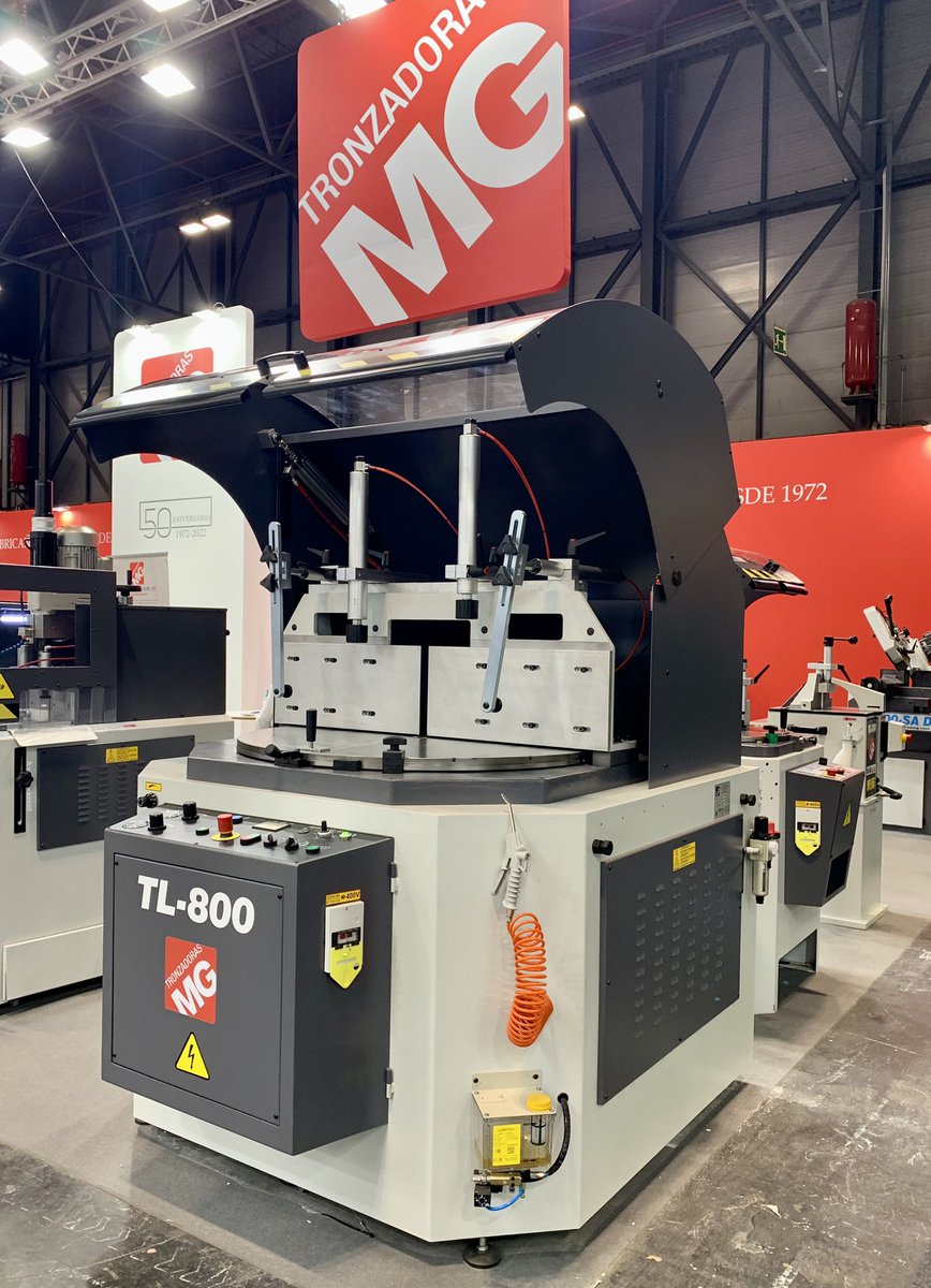 tecarsa3's tweet photo. Nueva entrega de máquina: Tronzadora para aluminio y PVC, “MG” modelo TL-800-A automática para corte en grados digitales 20° / -90° /-20° con pisadores dobles verticales y horizontales,  corta perfiles a 90° de 340x150 mm, corta perfiles a 45° de 270x100 mm con motor de 10 Hp https://t.co/9LTPdAIeXR