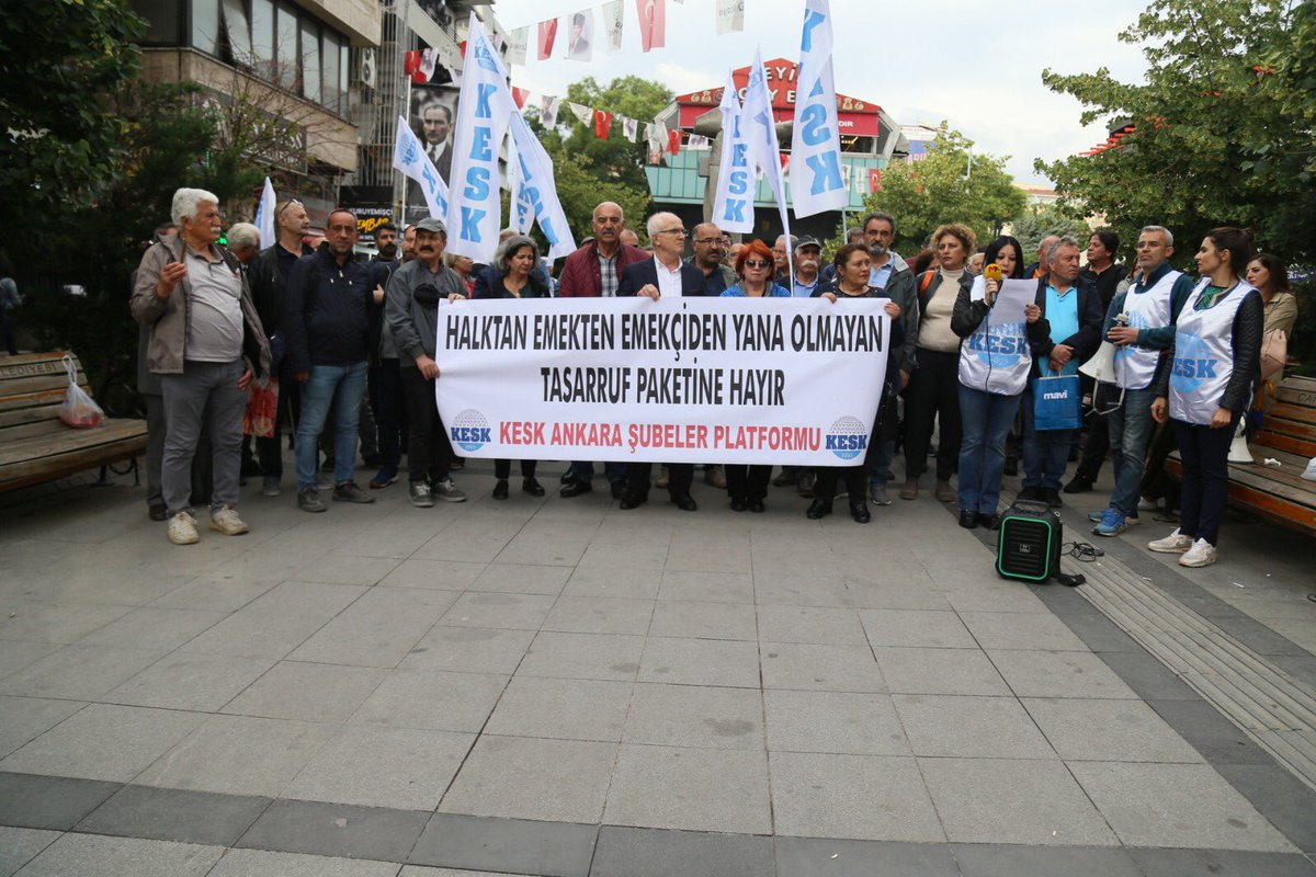 'Kamuda tasarruf' saldırı paketine karşı KESK Ankara Şubeler Platformu'nun düzenlediği basın açıklamasına Eş Genel Başkanımız Ayfer Koçak,Kesk MYK ve iş kolu MYK larımızla birlikte katıldık.