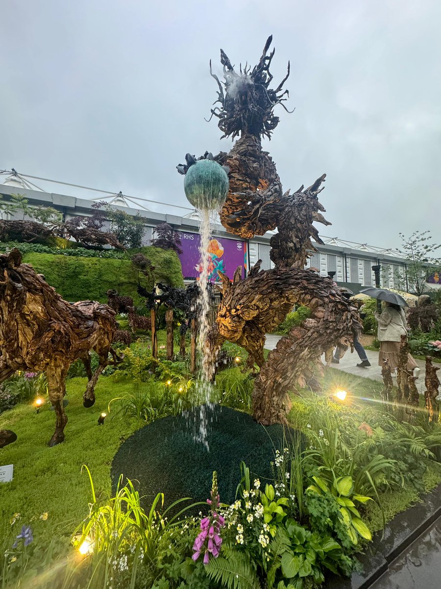 It was wonderful to visit the @The_RHS Chelsea Flower Show earlier this week. 🪻🌸🌺🍃 It was especially nice to see Flood Re’s “Flood Resilient Garden” with its variety of water storage measures! 💧🌧️🌳