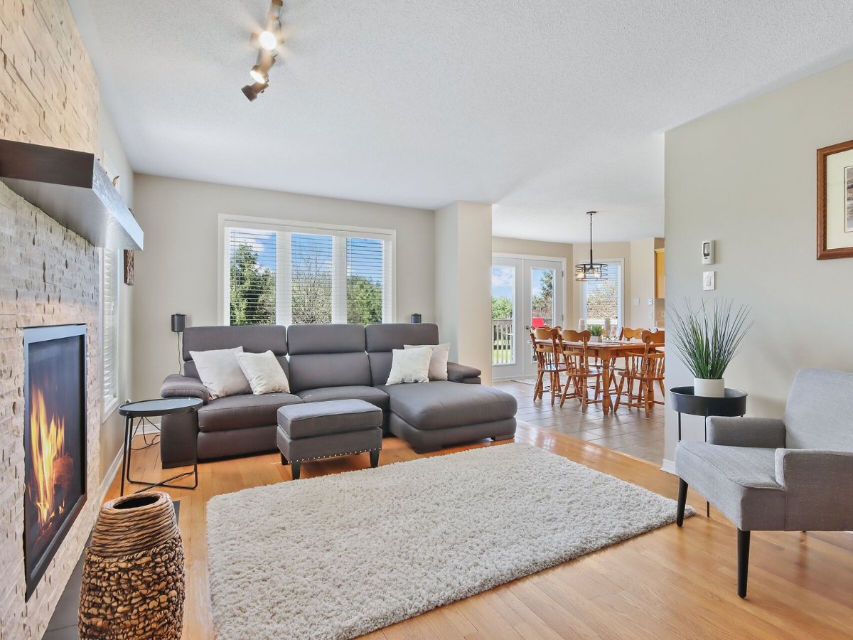 Our warmest congratulations to our Sellers on the successful sale of their stunning estate property in Kanata North! Thank you to our clients for their trust.

#justsold #happyclients #ottawarealestate #ottawarealtor #kanatarealtor #kanatanorth #kanatarealestate #estateproperty