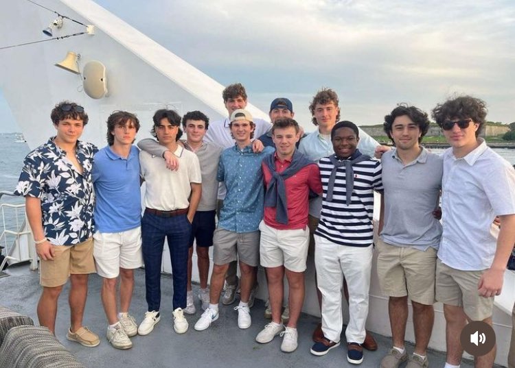 GAMEDAY ‼️

Boys head to Wellesley at 4p for their last regular season game. 

Go RedHawks!

#7