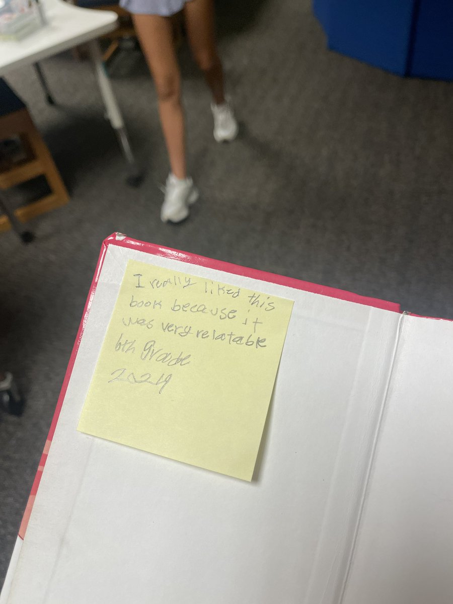 MrsV_SMSD's tweet photo. 6th graders are leaving their mark in our library. They picked a book that left an impact on them and left an encouraging note for the next @THTigers512 to read. https://t.co/VxoWc0Yahx