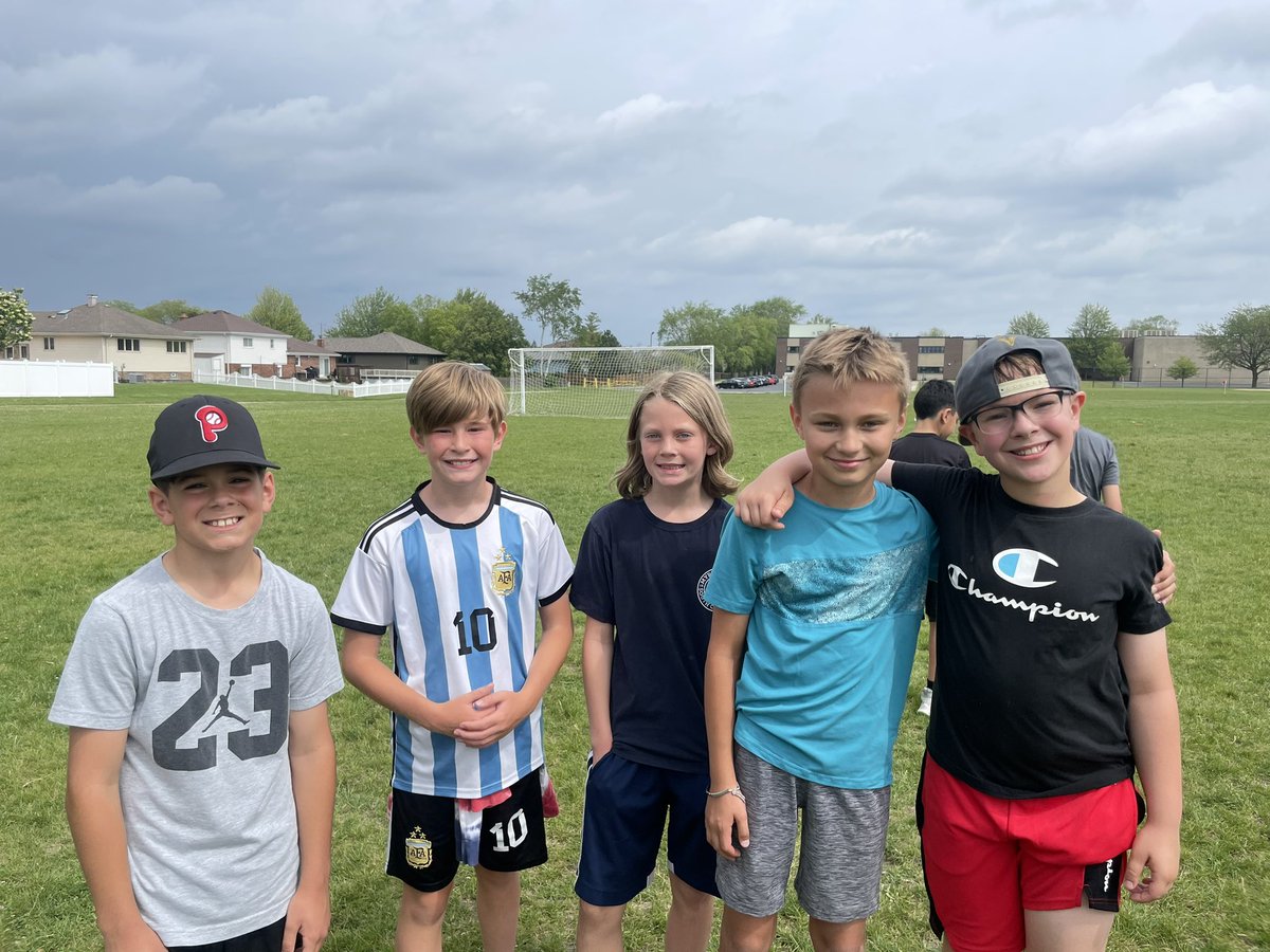 Liberty_D135's tweet photo. What a blast at our field day today! Thanks to Mrs. Hayes &amp; our parent volunteers for making this happen! ❤️💙❤️ #osd135 #Libpride https://t.co/N7rhUb9LdP