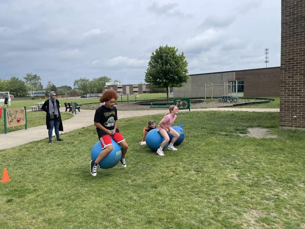 Liberty_D135's tweet photo. What a blast at our field day today! Thanks to Mrs. Hayes &amp; our parent volunteers for making this happen! ❤️💙❤️ #osd135 #Libpride https://t.co/N7rhUb9LdP