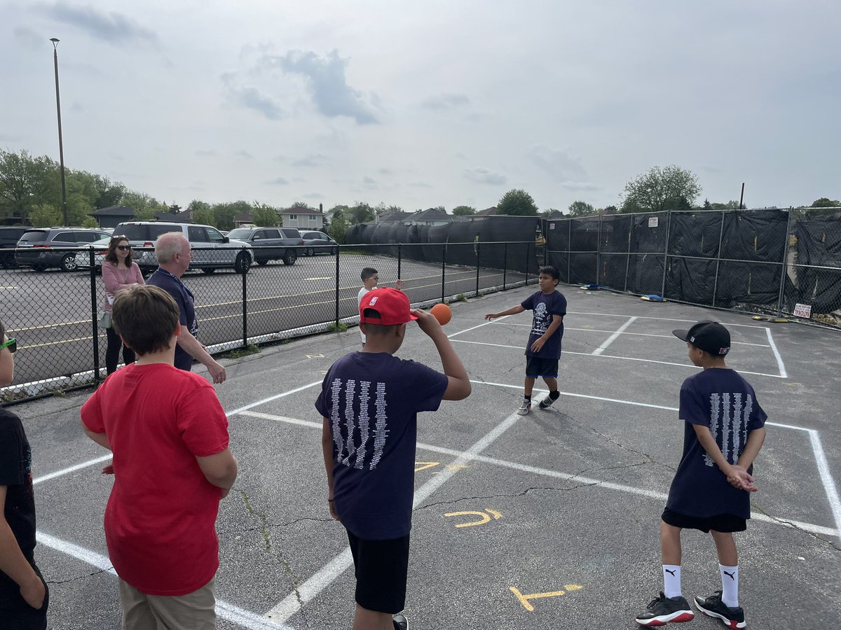 Liberty_D135's tweet photo. What a blast at our field day today! Thanks to Mrs. Hayes &amp; our parent volunteers for making this happen! ❤️💙❤️ #osd135 #Libpride https://t.co/N7rhUb9LdP
