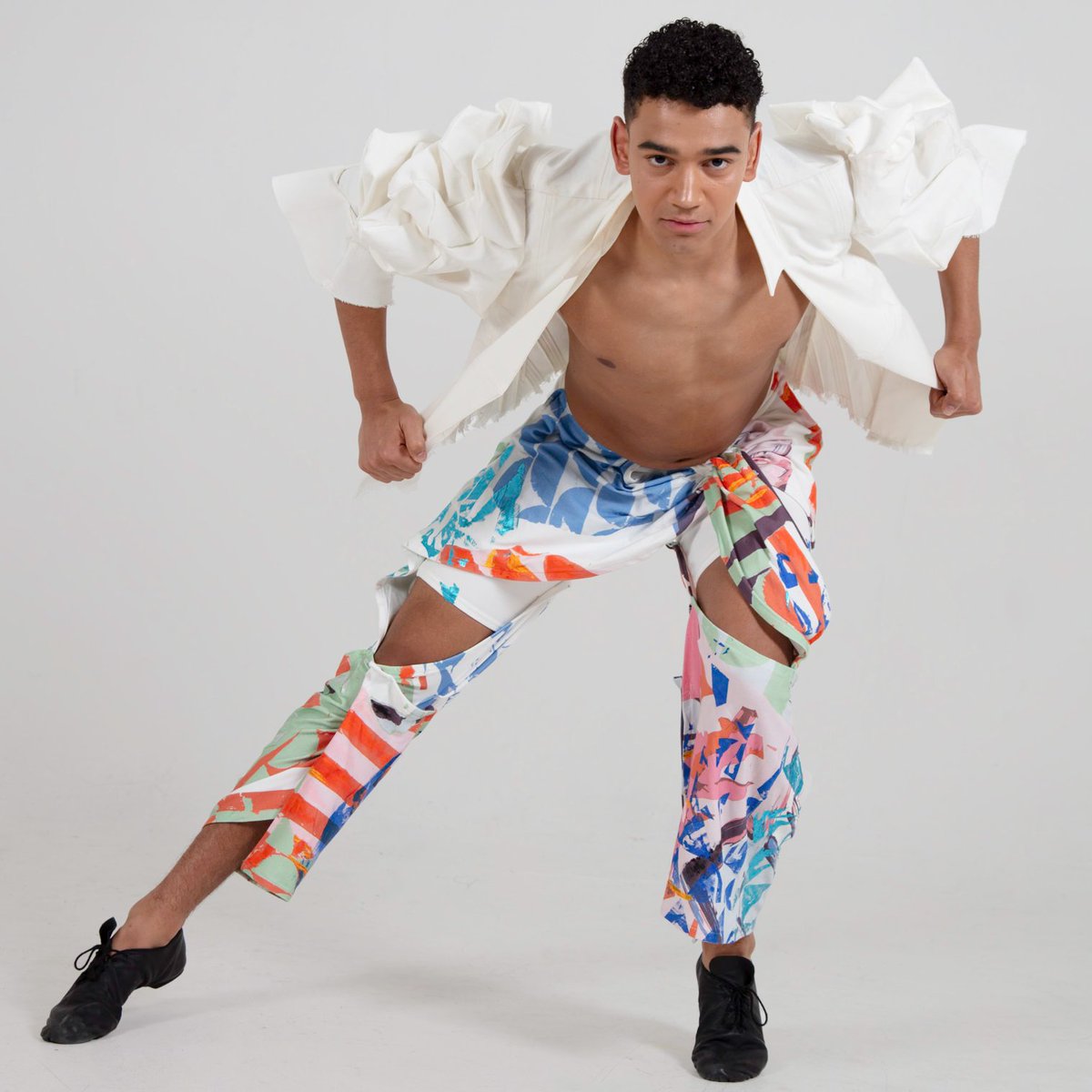 🚨 News Alert
🔷 Ballet Meets Fashion
⬇️ Collaboration with <a href="/ElmhurstBallet/">ElmhurstBalletSchool</a> 

"It's about connecting to the communities across Birmingham &amp; bringing opportunities to our students."

Lee Lapthorne, Head of College of Jewellery, Fashion and Textiles at BCU

bcu.ac.uk/news-events/ne…