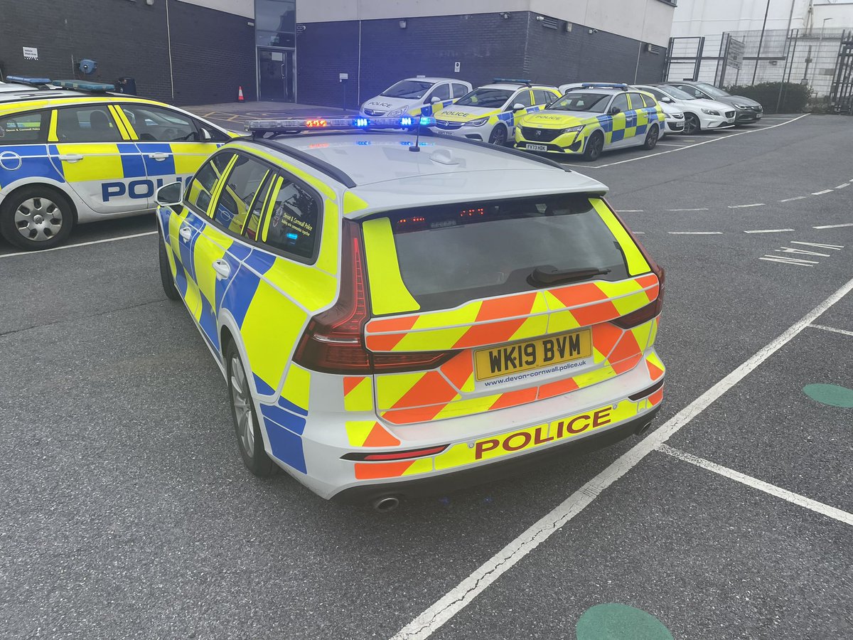 SouthDevon_SC's tweet photo. A number of our team are training on the #stinger deployment skill. So we can safely & rapidly deflate tyres π when a vehicle #FailsToStop for police. We will be able to make use of the equipment to support our @DC_RPT and @DC_NoExcuse colleagues in #SouthDevon #OneTeam https://t.co/Q3koNM2EBx