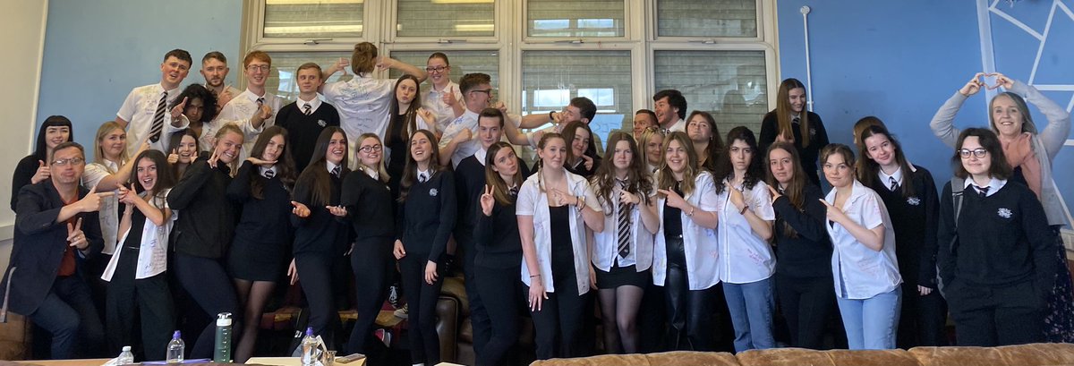 Chweched Bryn Tawe (@chwechedbt) on Twitter photo Dweud hwyl am y tro wrth y criw caredig, doniol, dewr, talentog a brwdfrydig hwn heddiw. Diolch am eich cyfraniad i bob agwedd o fywyd yr ysgol. Pob dymuniad da i chi i gyd 🌟🌟🌟 #teulubt <a href="/bryntawe/">Ysgol Bryn Tawe</a> Dweud hwyl am y tro wrth y criw caredig, doniol, dewr, talentog a brwdfrydig hwn heddiw. Diolch am eich cyfraniad i bob agwedd o fywyd yr ysgol. Pob dymuniad da i chi i gyd 🌟🌟🌟 #teulubt <a href="/bryntawe/">Ysgol Bryn Tawe</a>