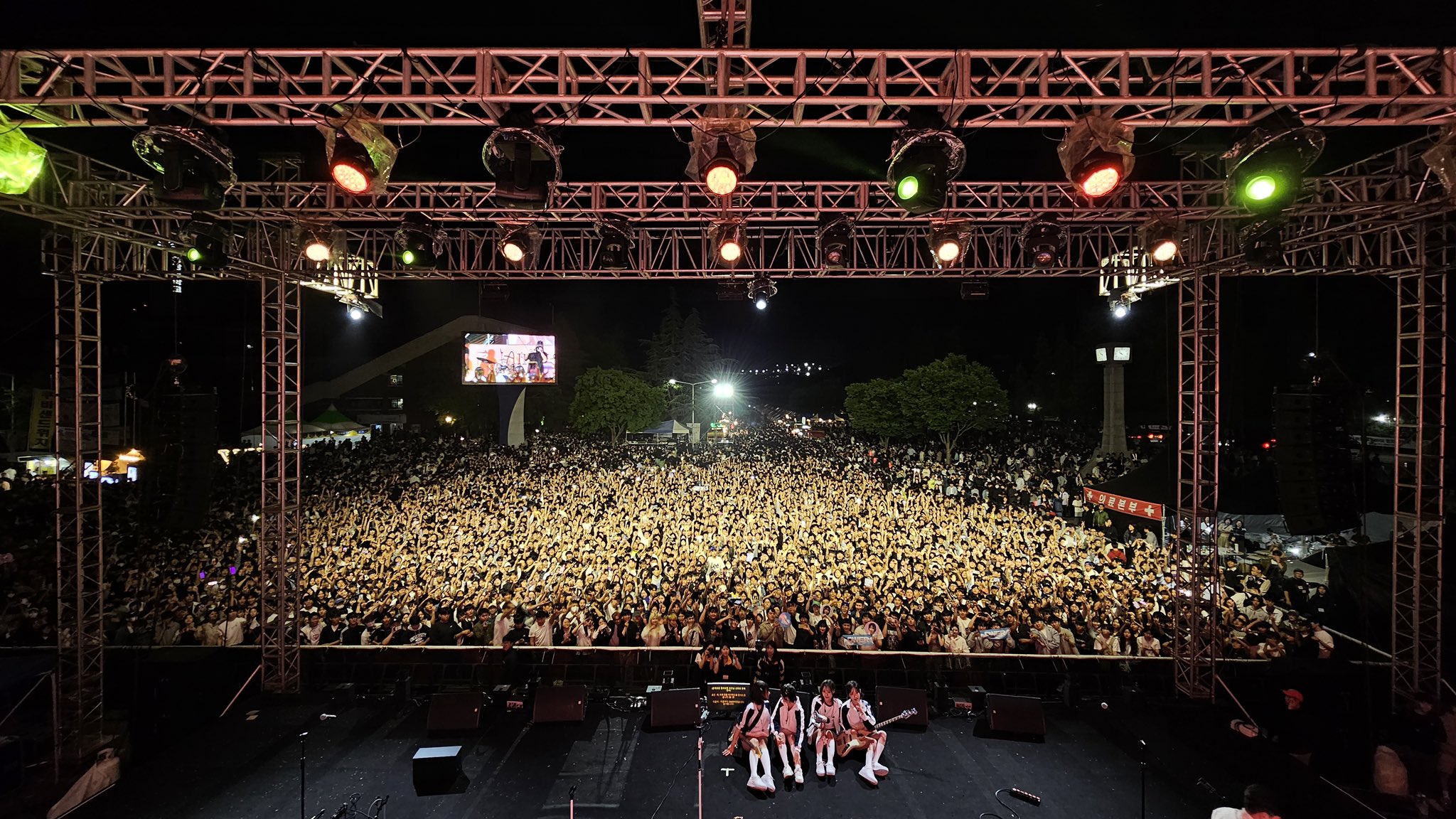 GOW3XtlXwAAL6Oh?format=jpg&name=large