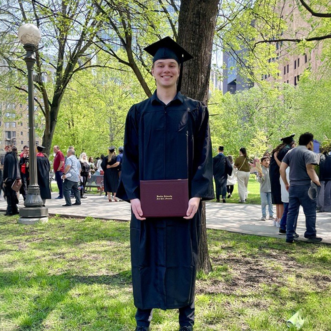 Exciting news! We're thrilled to #congratulate Steven Lawver on his graduation from Hamline University! After an outstanding internship with us, Steven is now officially part of the team.

#Congrats  #Grad2024 #Graduate #PiperProud #ClassOf2024 #MaxwellHCA #MHARocks