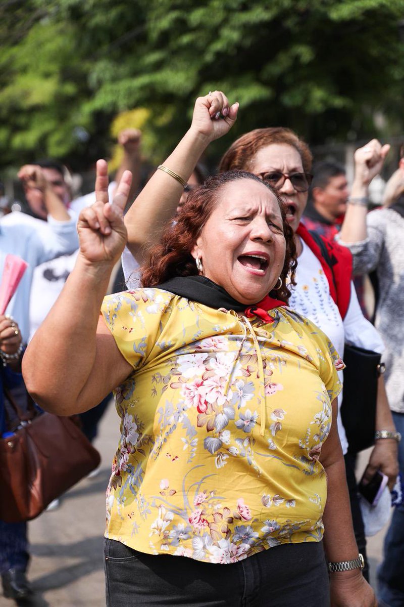 Diputados del FSLN depositaron una ofrenda floral y realizaron guardia de honor en el Mausoleo  Germán Pomares, conmemorando el 45 aniversario de su tránsito a la inmortalidad y recordando su sacrificio y su incansable lucha por la libertad y justicia en Nicaragua.