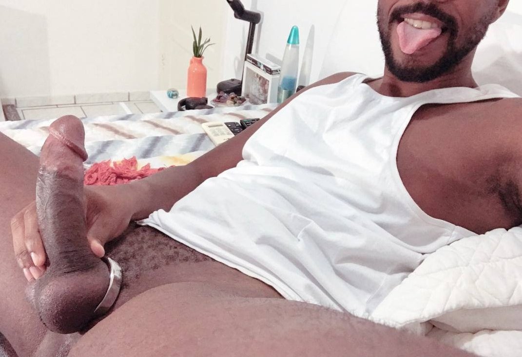 It's friday... The beginning of the weekend, which means: GOONER MOOD ACTIVATED! 🤤