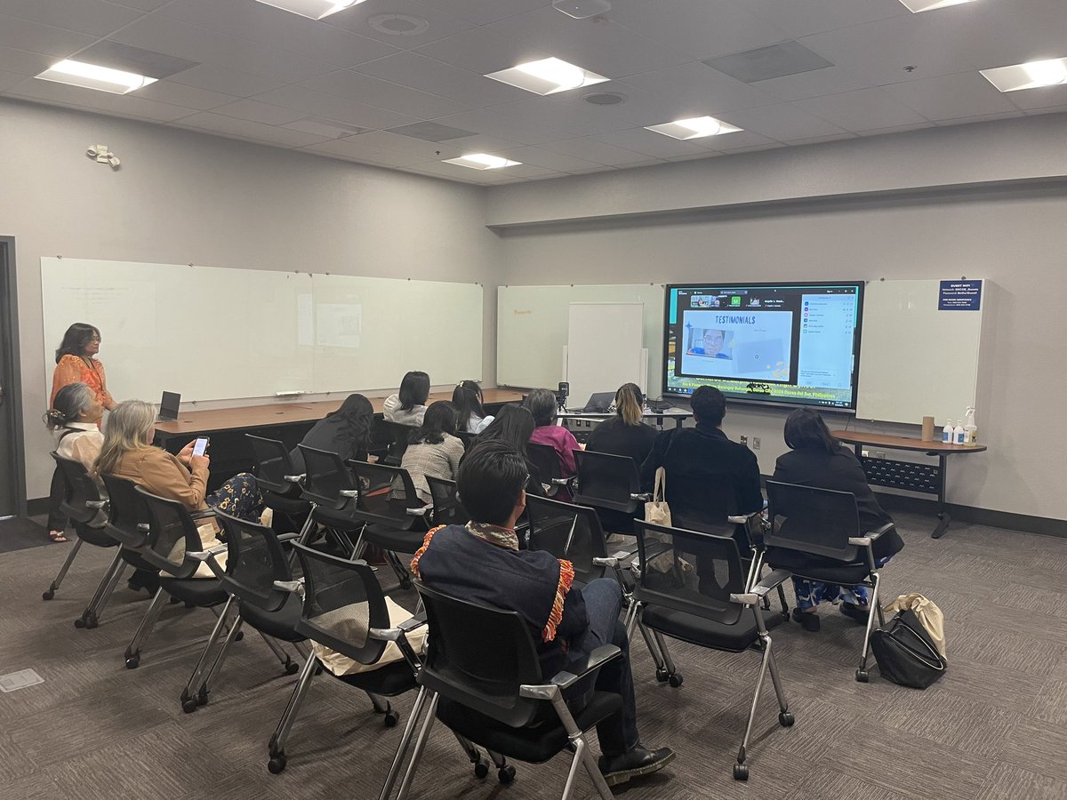WorldLangSDCOE's tweet image. Participants @ the #WorldLanguages &amp;amp; #GlobalCompetence Day experience an innovative hybrid session from across the 🌐. #LanguageEducators &amp;amp; @PHLinLosAngeles @ctflc @SpainEdOffice &amp;amp; @FranceinLA showcase work w/ #TwoShores #InterCulturalExchangeProgram. #SDbiliteracy @SanDiegoCOE