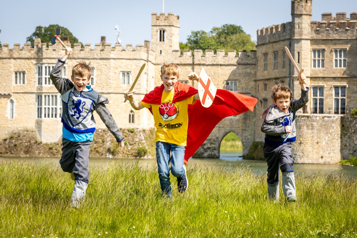 ⚔️ Who's ready for some Jousting? ⚔️ 

Our Queen's Joust event takes place this Bank Holiday weekend 👑

#leedscastle #joustingevent #thequeensjoust #medieval #thingstodokent #mayhalfterm #familydayout #visitkent #history