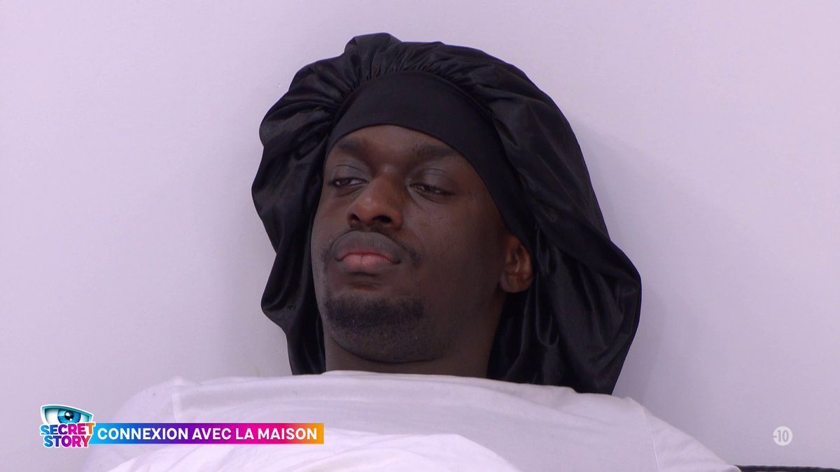 staracreact's tweet photo. Il nous aura fait beaucoup rire. #SecretStory https://t.co/78GKccHDKf