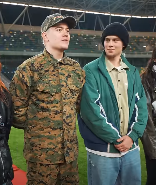 Bomblik1's tweet image. po lewej sigma, a po prawej sigma 2x bo zrobił wszystkich w chuja #sabotażysta