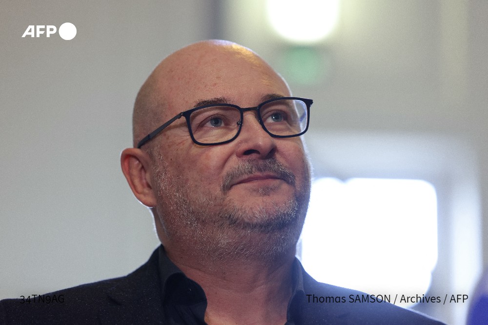 L'animateur Sébastien Cauet, écarté de la radio NRJ, a été mis en examen vendredi pour viols et agression sexuelle sur quatre femmes, dont trois étaient mineures au moment des faits reprochés, selon le parquet de Paris #AFP