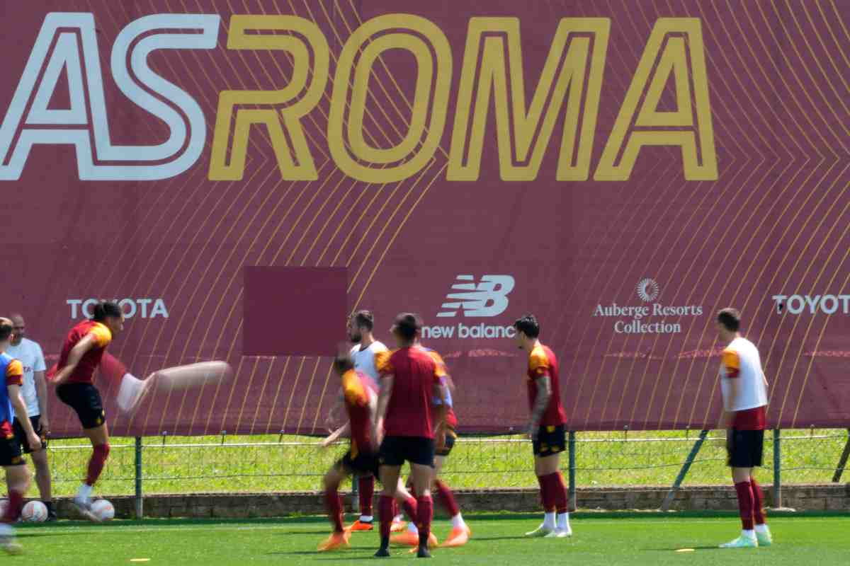 asromaliveit1's tweet photo. Lieto fine forte e commovente quello raccontata sui propri canali ufficiali dalla #Roma sul piccolo #Michalis, giovanissimo bambino greco sottopostosi ad un delicato trapianto di cuore. Durante la gestazione, è nata una bellissima storia d'amore giallorossa 💛❤️ https://t.co/CyHNTpdtz2