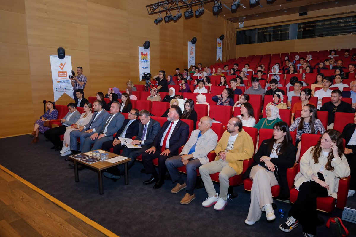 İstanbul Ticaret Üniversitesi Sürekli Eğitim Merkezi ile Zeytinburnu Belediyesi Gençlik Merkezi iş birliği sonucunda düzenlenen 3 Boyutlu Tasarım ve Yazıcı, Siber Güvenlik ve Greenbox Eğitim Atölyelerinde mezun olan gençlerin projeleri sergilendi. Atölyelerde başarılı olan