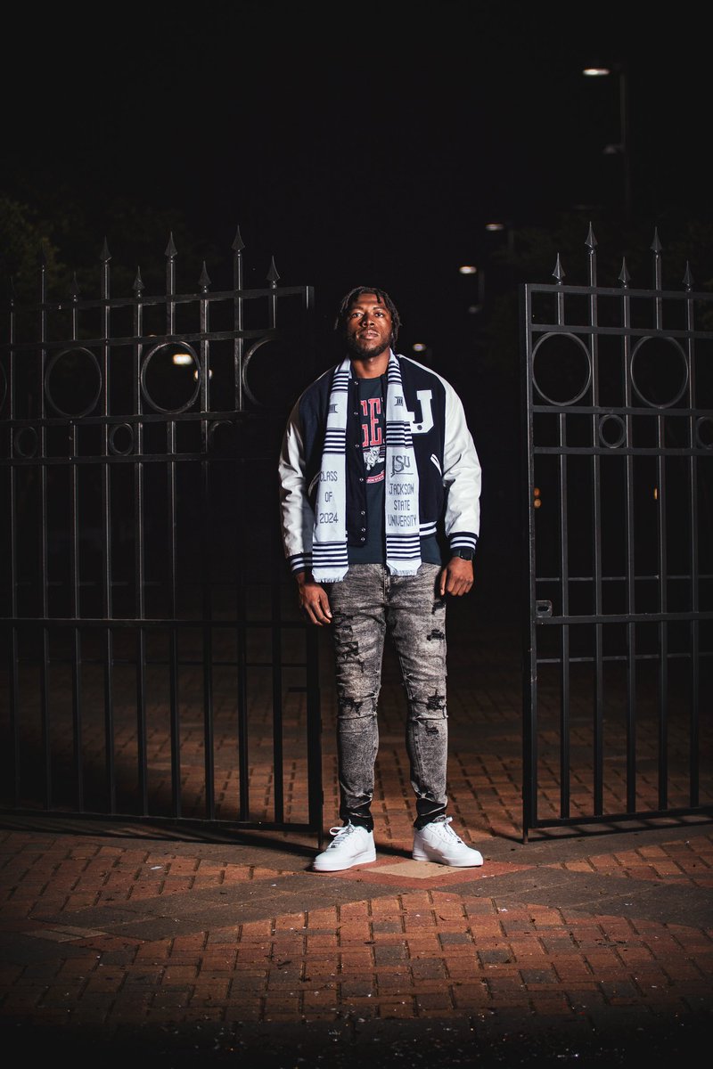 bigbully35's tweet photo. First Generation Graduate 👨🏾‍🎓 #Hbcu #JacksonState https://t.co/0Gp4jvr4x2