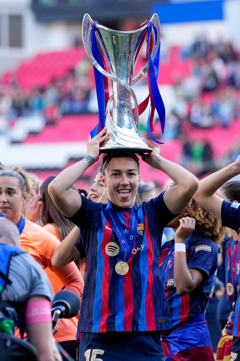 Barcelona and Lyon will face each other in the #UWCL final. Barcelona defender Lucy Bronze has played and WON the title with both sides (3x Lyon, 1x Barcelona) 🤯🏆