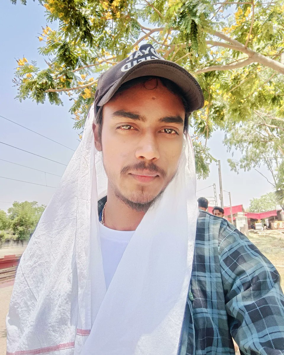 MaddyRupalti's tweet photo. its Selfie Time https://t.co/bCUrQb7sh8