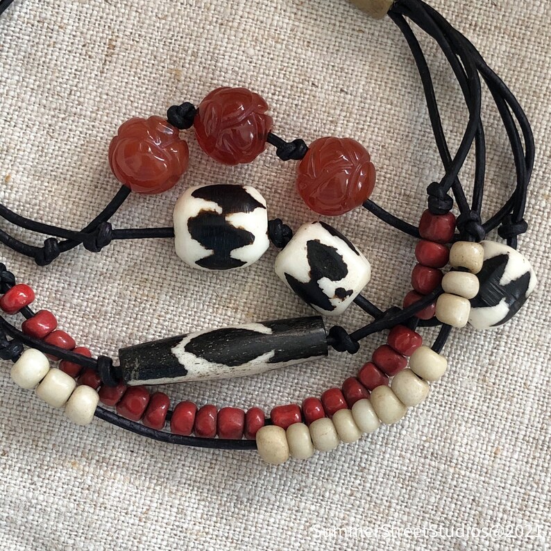 Red, black and bold: this adjustable #ivory and #bone trade-bead #bracelet with carved #carnelian rounds. #SundanceStyle #handmade #boho #hippie #jewelry #beads #MadeInUSA #gift #GiftForHim #GiftForHer #EtsyShop #EtsySeller #EtsyHandmade  #SummerStyle 
etsy.com/listing/112439…