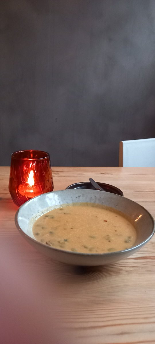 GodelieveTT's tweet image. Ben veel thuis geweest i.v.m. mijn knieblessure. Dat bevalt prima. Vandaag - ook door de regen - behoefte aan Horeca. #Tekoop #Tilburg ffe een break.