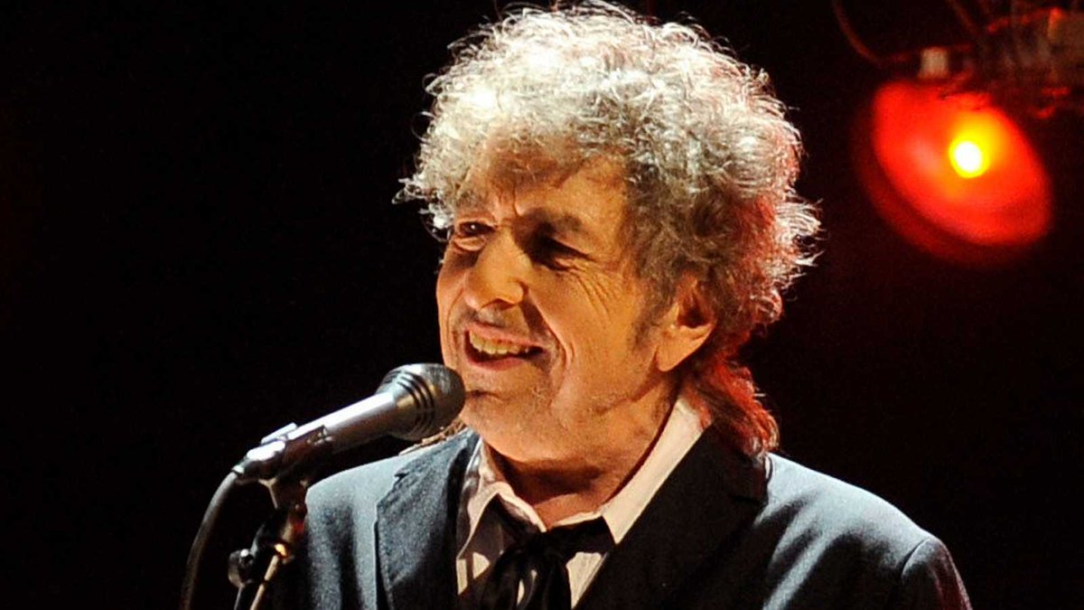 #Efemérides #LaCueva 24 de mayo de 1941. Nace Bob Dylan (Robert Allen Zimmerman) Una de las figuras más prolíficas e influyentes de su generación en la música popular. «Like a Rolling Stone», fue elegida la mejor canción de todos los tiempos Felices 83 Bob! #BobDylan #rock