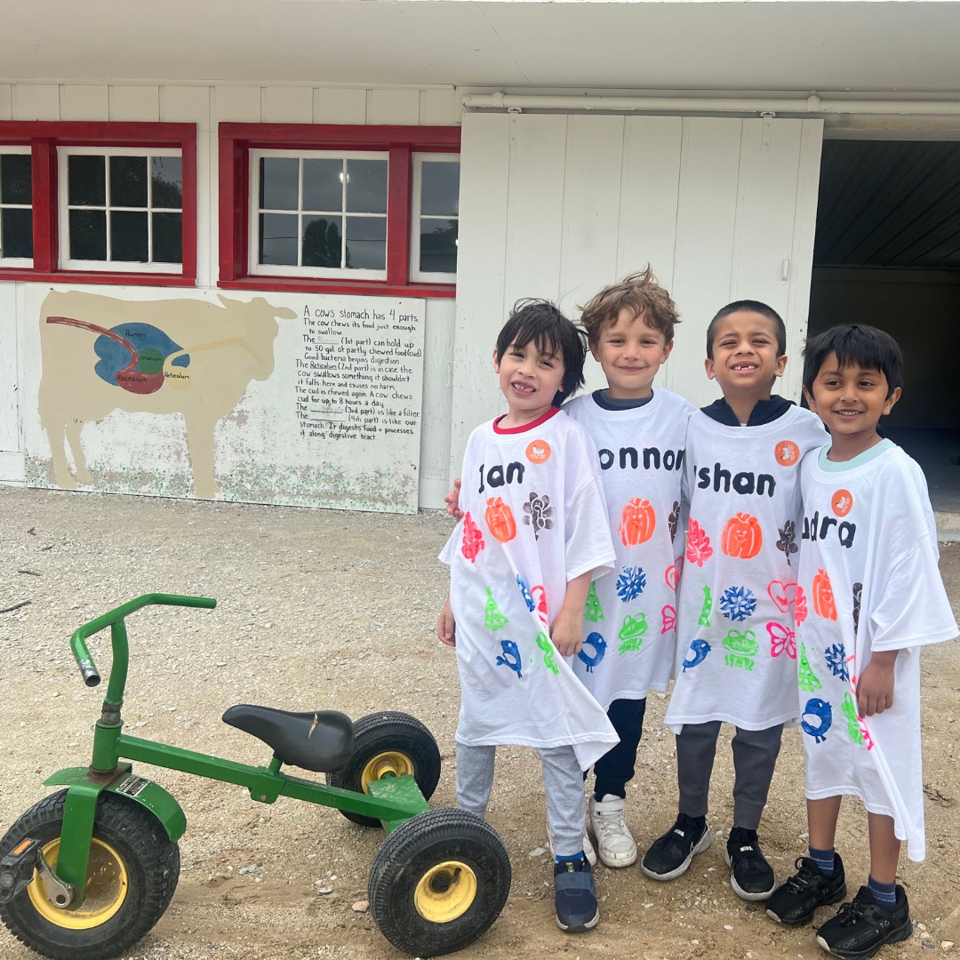 OakGrovePride's tweet photo. ๐Our kindergarteners had a blast on their recent field trip to the farm! It was a day filled with delightful experiences, from petting farm animals to playing in the great outdoors. The joy of seeing a working farm brought plenty of smiles & excitement. ๐พ
#OakGrovePride #OGD68 https://t.co/x7QWbt8tNO