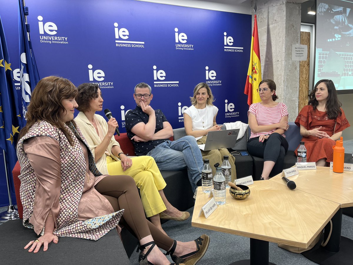 Continuamos debatiendo sobre #comunicación en el mundo de #vino con <a href="/spanish_wl/">Spanish Wine Lover</a> <a href="/CDecantado/">Colectivo Decantado</a> <a href="/Raqueliquida/">Raquel Pardo</a> @pilar_cavero <a href="/PilardeHaya/">Pilar de Haya</a>. 
Programa Dirección Empresas Vitivinícola <a href="/IEbusiness/">iebusiness</a> y #culturaliquida